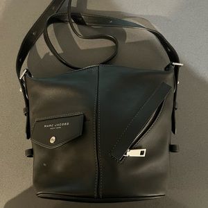 Marc Jacobs ~ The Sling Convertible Crossbody Bag. Black Leather, adjustable